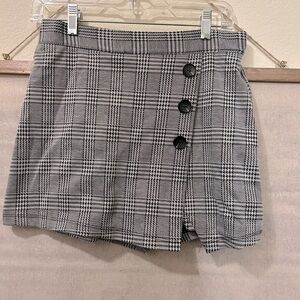 Houndstooth Skort with Tortoise Shell Buttons